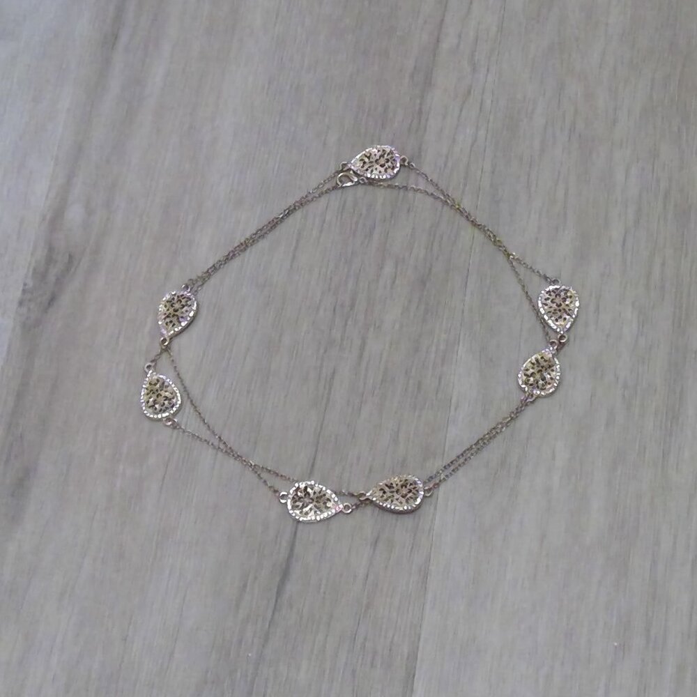 Decorative Filigree and Rhinestone Design Necklace